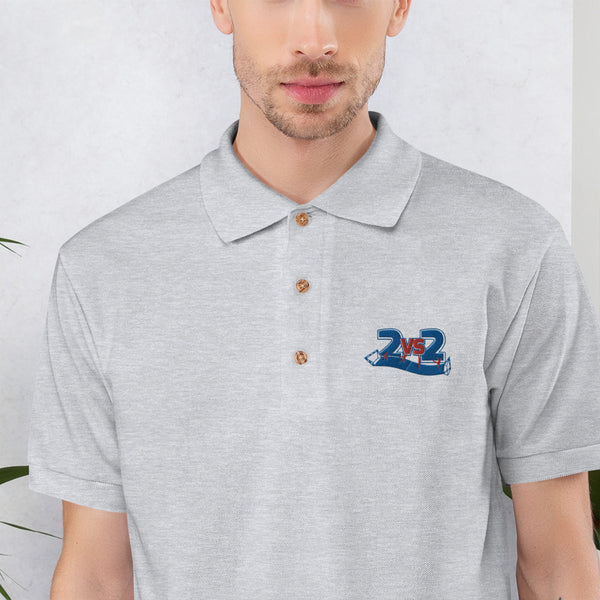 2 vs. 2 Polo-Shirt bestickt